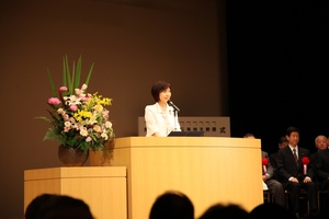 写真：高橋ひなこ環境大臣政務官の主催者挨拶