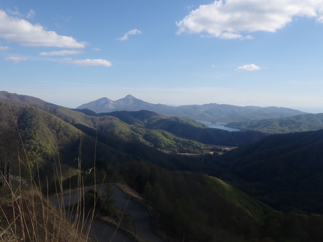 磐梯山と桧原湖の様子