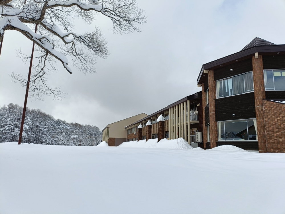 おまけ　よく見ると、裏磐梯中学校の雪がクリームのようになっていてかわいいです