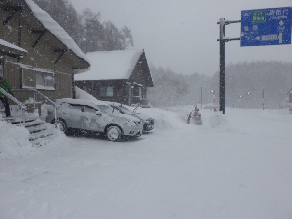 除雪後の事務所前